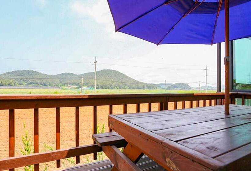 Taean Teuranjageunseong Pension