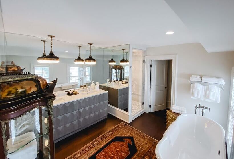 The Lilley Mansion Bed & Breakfast