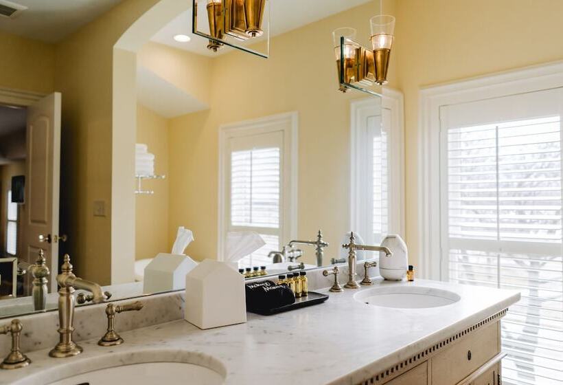 The Lilley Mansion Bed & Breakfast