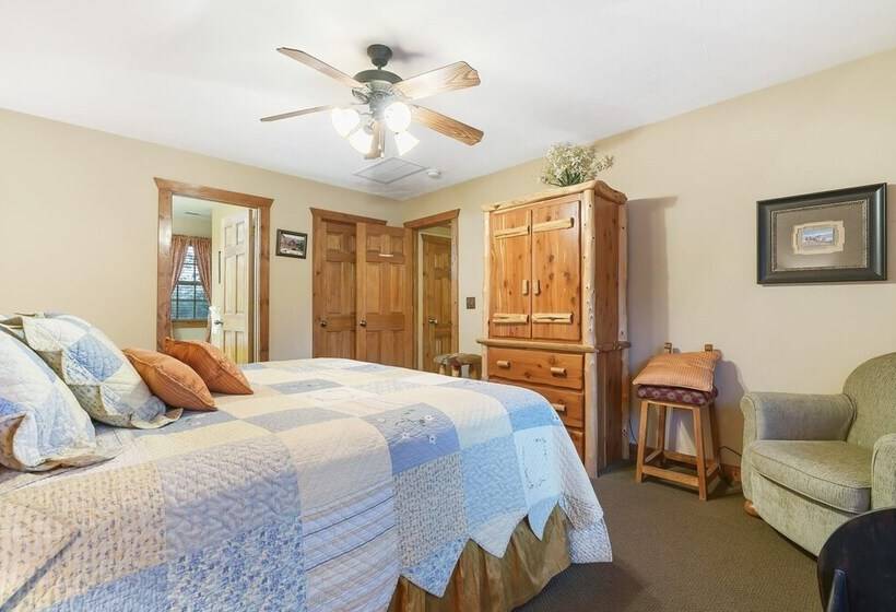 The Lodge On The Creek Branson West Cabin W/ Beautiful Views