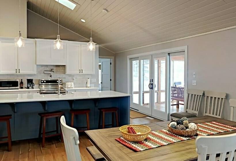 Waters Edge Green Lake