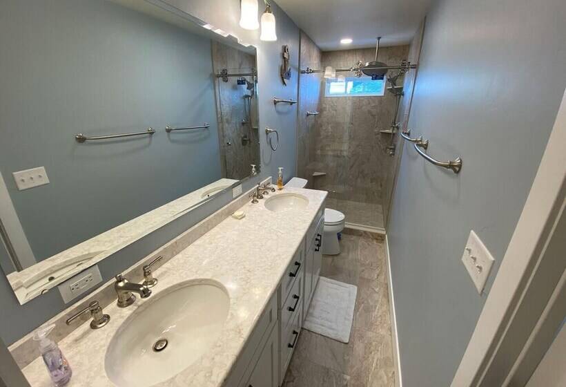 Waters Edge Green Lake