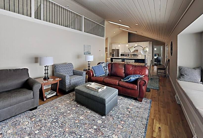 Waters Edge Green Lake