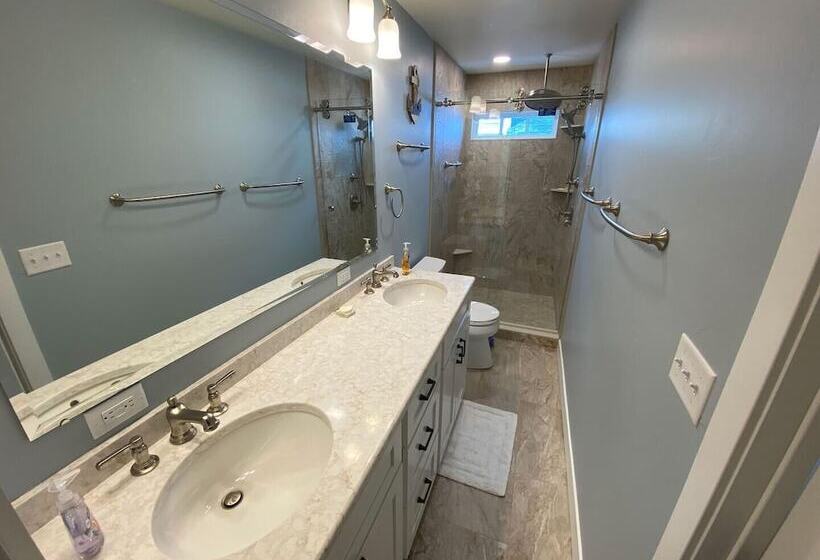 Waters Edge Green Lake