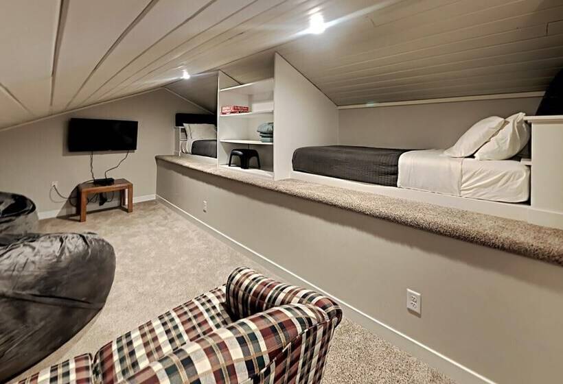 Waters Edge Green Lake