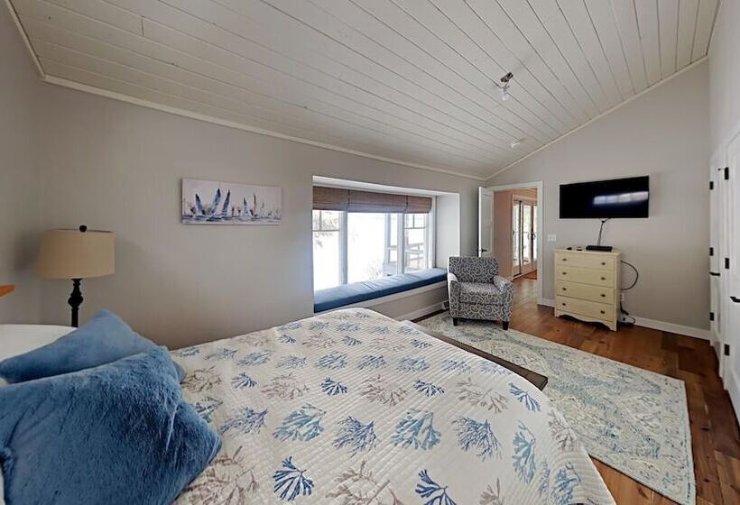 Waters Edge Green Lake