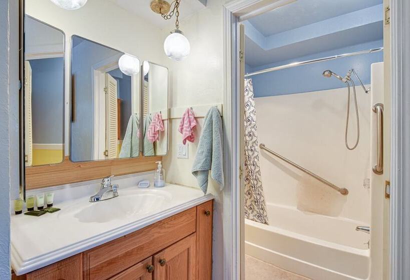 Woodside Hideout Hop Away From Activities