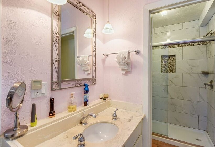 Woodside Hideout Hop Away From Activities