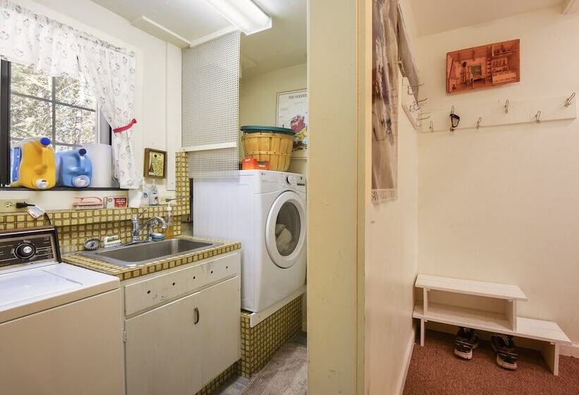 Woodside Hideout Hop Away From Activities