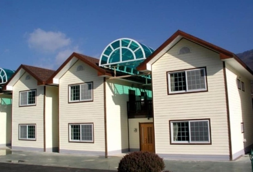 Worak Pensionville Gauguin S House