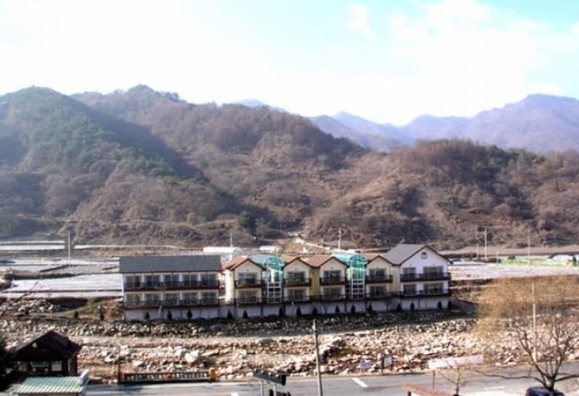 Worak Pensionville Gauguin S House