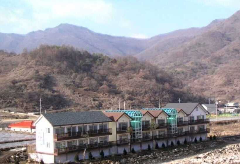 Worak Pensionville Gauguin S House