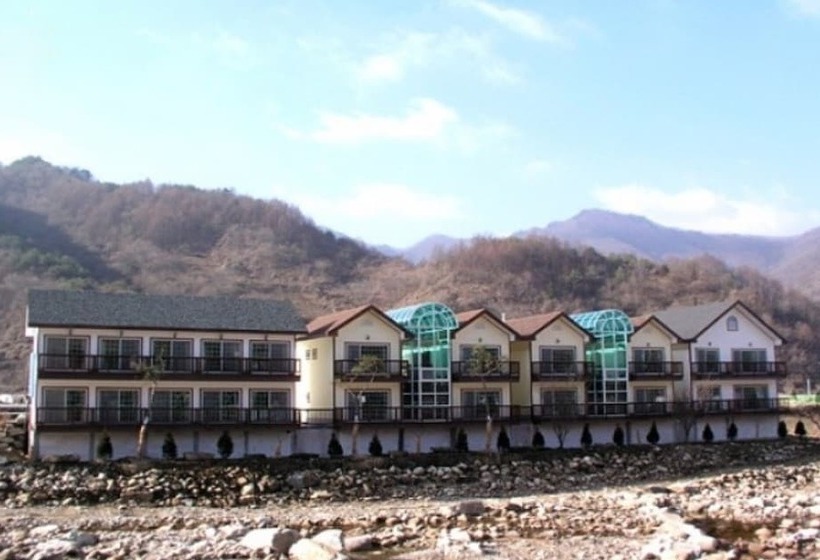 Worak Pensionville Gauguin S House