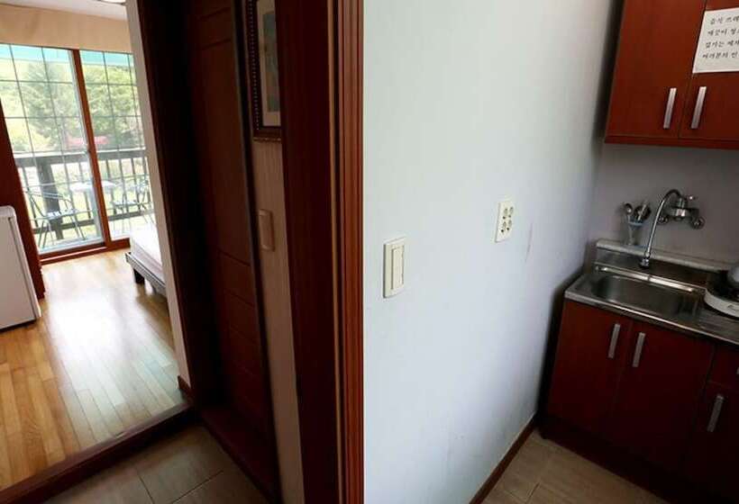 Worak Pensionville Gauguin S House