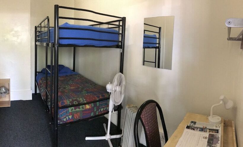 Dolphin Retreat Bunbury   Hostel