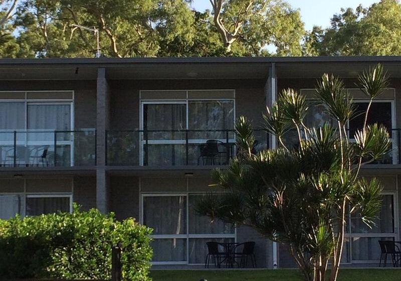 Arcadia Village Motel