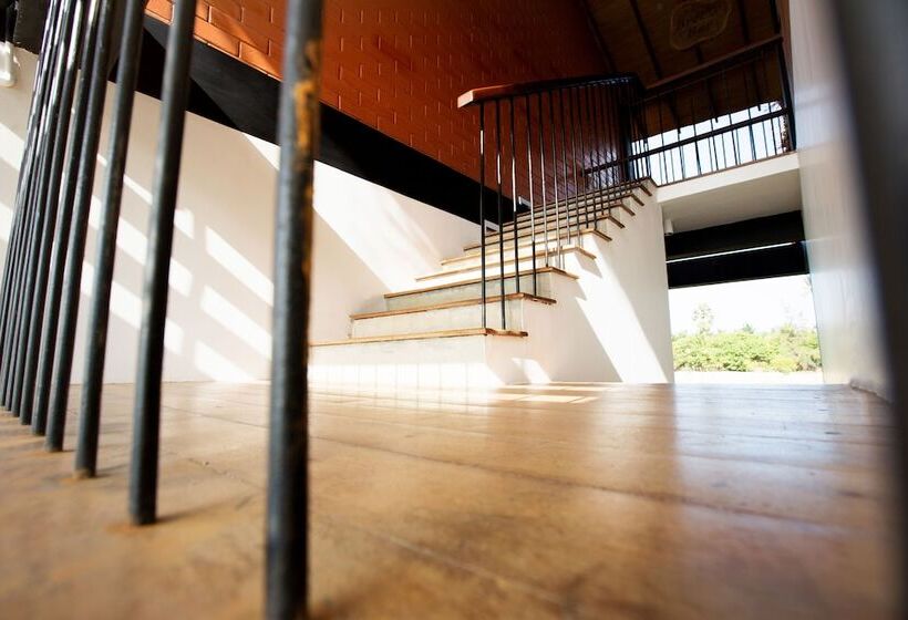 فندق Aarya Lagoon