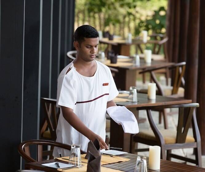 فندق Aarya Lagoon