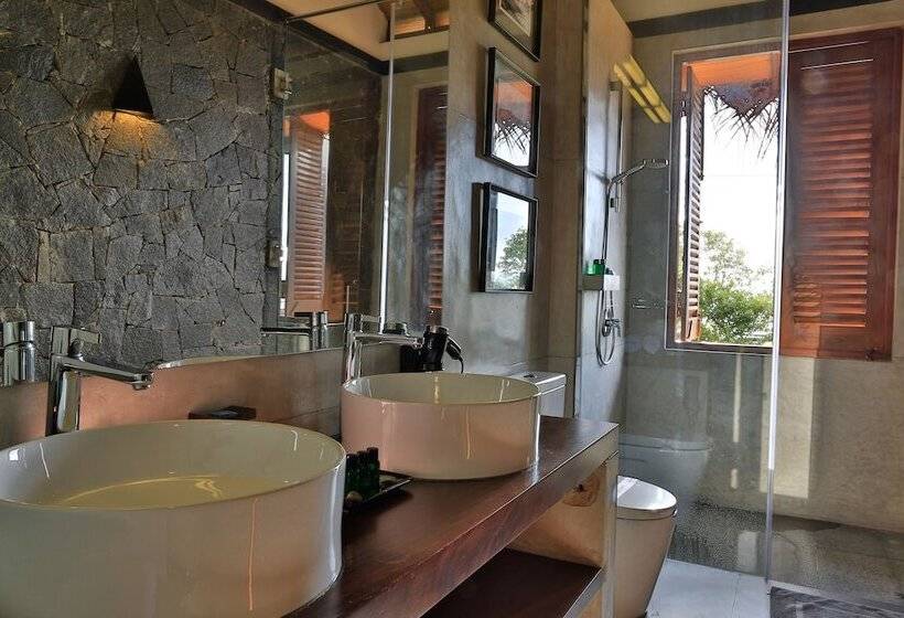 בית מלון כפרי Aarya Lagoon