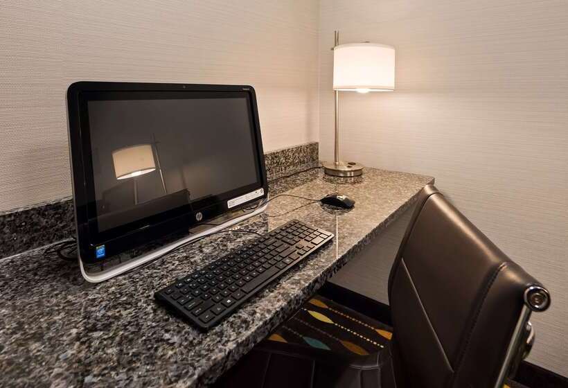 فندق Best Western Plus Boardman Inn & Suites