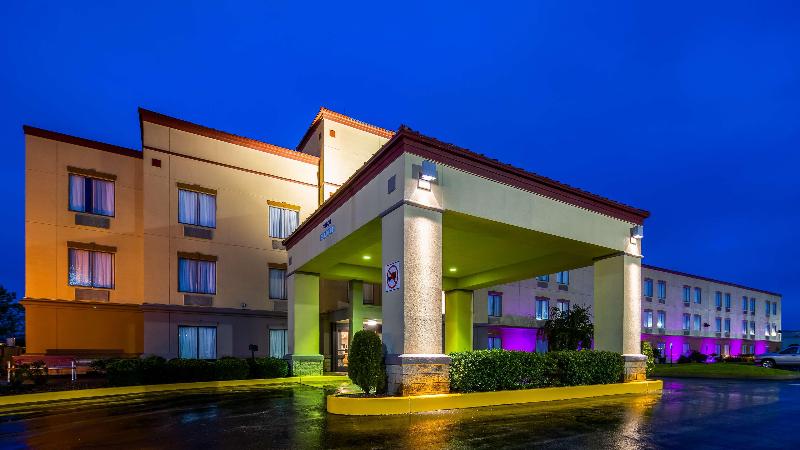 فندق Best Western Plus Boardman Inn & Suites