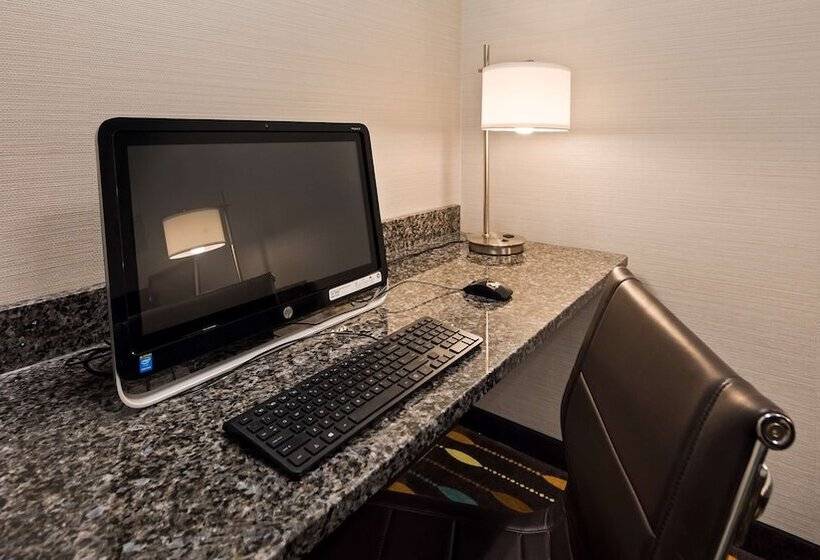 فندق Best Western Plus Boardman Inn & Suites