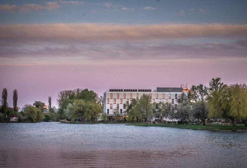 هتل Best Western Plus Lakeside