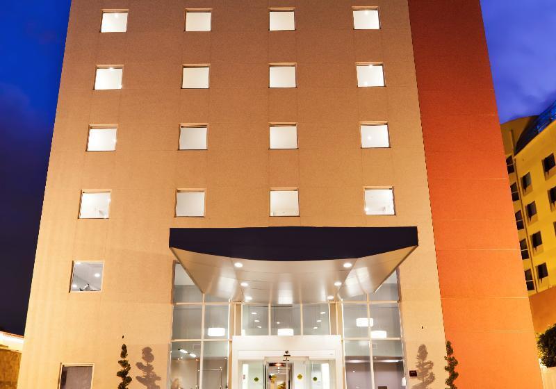 فندق City Express Suites Puebla Finsa