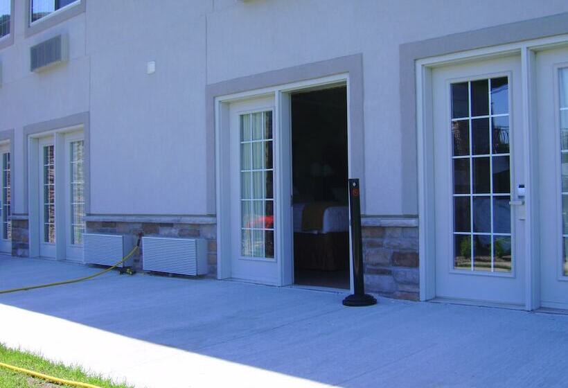 فندق Cobblestone Inn & Suites   Denison | Majestic Hills