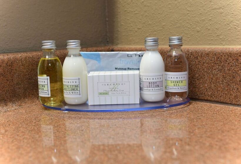 فندق Cobblestone Inn & Suites   Denison | Majestic Hills