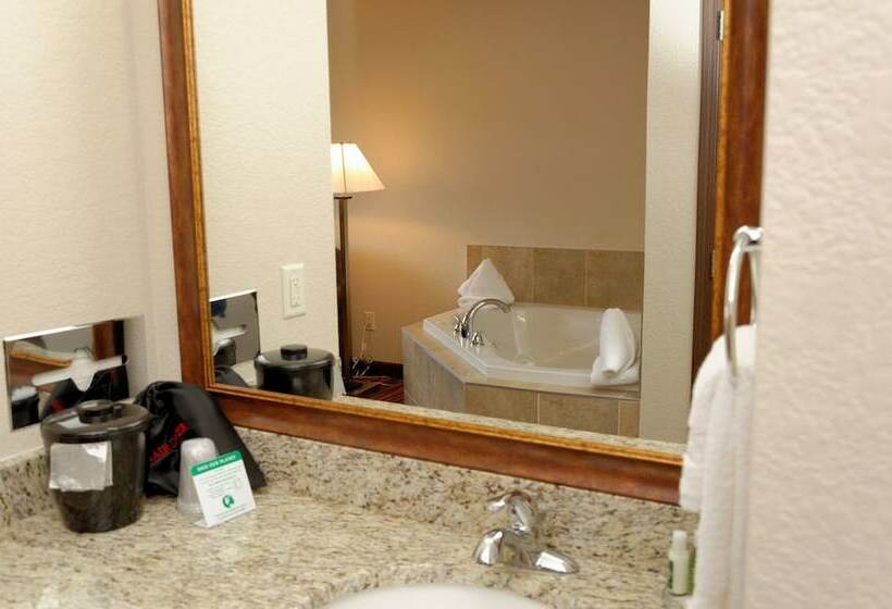 فندق Cobblestone Inn & Suites   Denison | Oak Ridge
