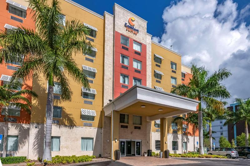 هتل Comfort Suites Fort Lauderdale Airport South & Cruise Port