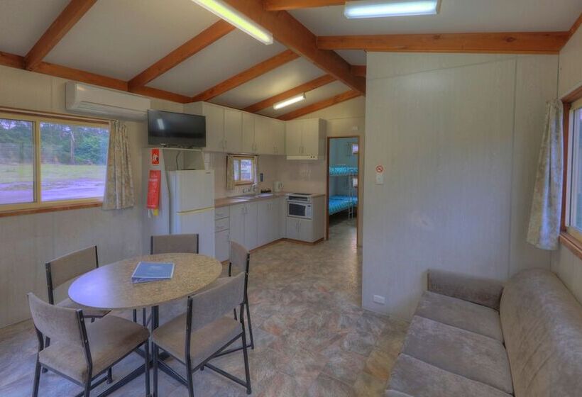 בית מלון כפרי Eden Gateway Holiday Park