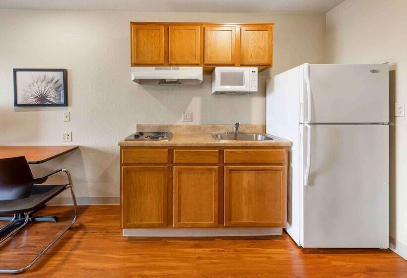 בית מלון כפרי Extended Stay America Select Suites  Kansas City  Stadium