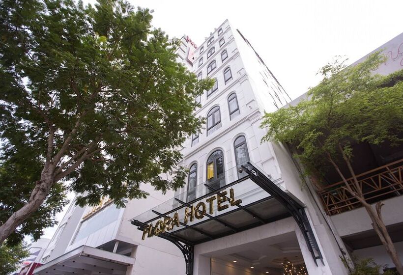 هتل Flora