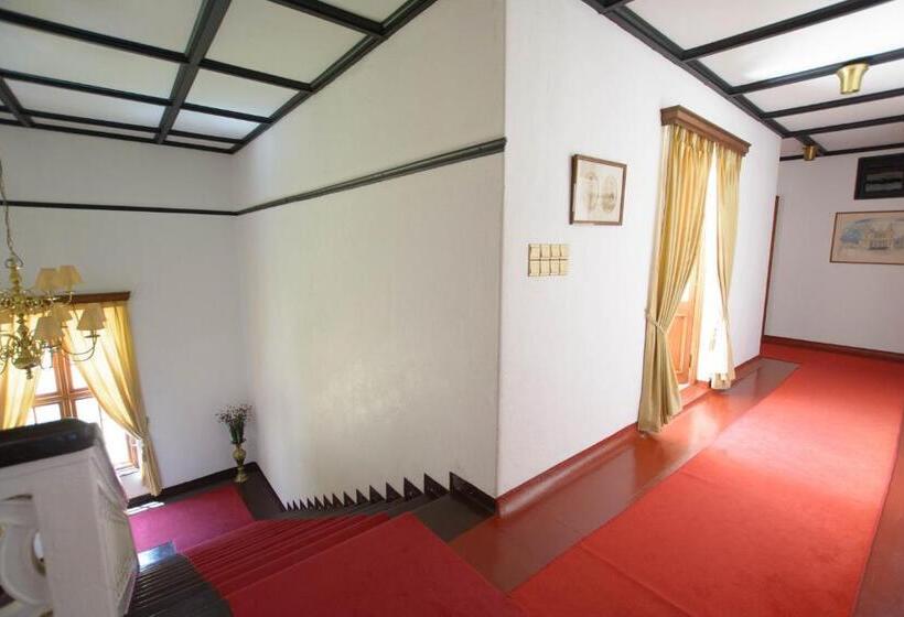 Отель Governor's Mansion