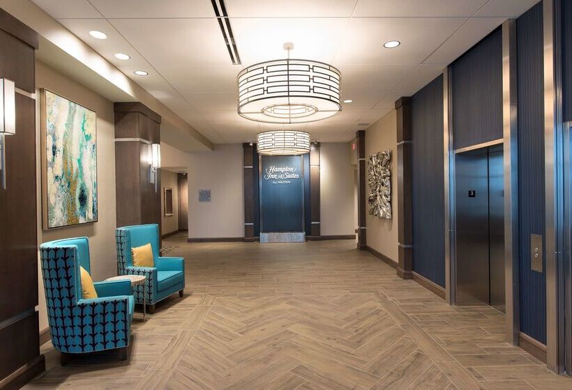 هتل Hampton Inn & Suites Grand Rapids Downtown