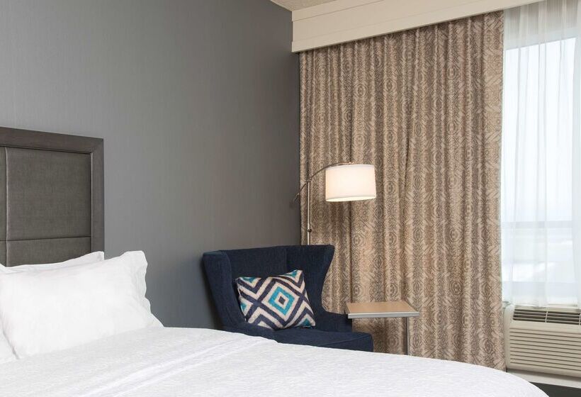 هتل Hampton Inn & Suites Grand Rapids Downtown