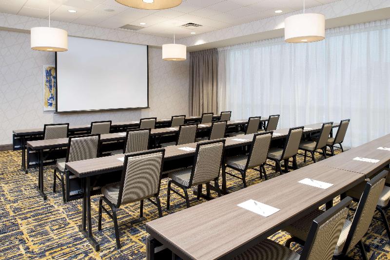 هتل Hampton Inn & Suites Grand Rapids Downtown