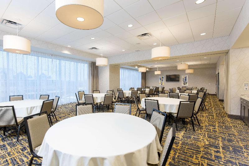 هتل Hampton Inn & Suites Grand Rapids Downtown
