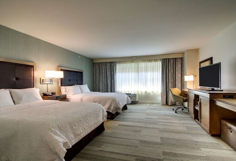 هتل Hampton Inn & Suites Milwaukee West