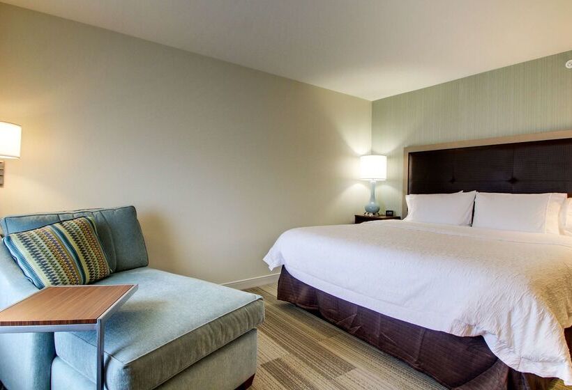 هتل Hampton Inn & Suites Milwaukee West