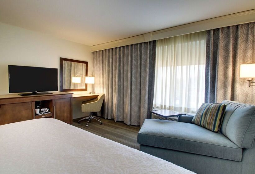 هتل Hampton Inn & Suites Milwaukee West
