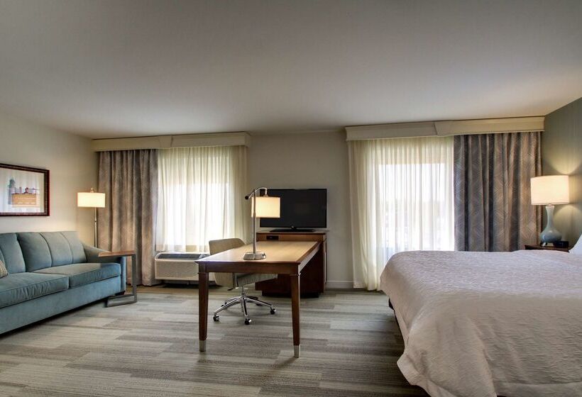 هتل Hampton Inn & Suites Milwaukee West