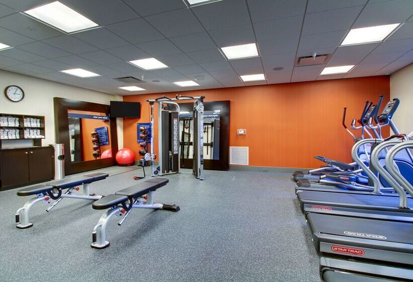 هتل Hampton Inn & Suites Milwaukee West