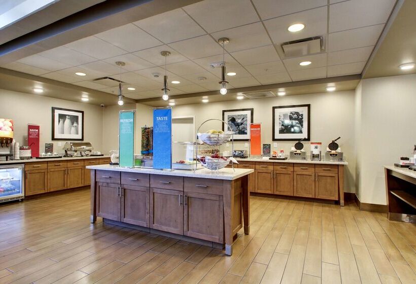 هتل Hampton Inn & Suites Milwaukee West