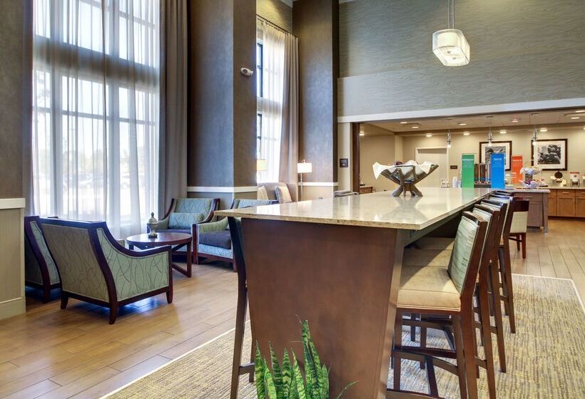 هتل Hampton Inn & Suites Milwaukee West