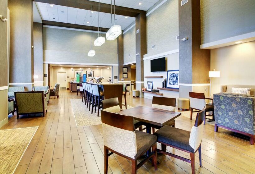 هتل Hampton Inn & Suites Milwaukee West