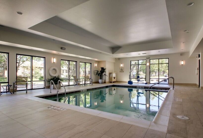 هتل Hampton Inn & Suites Milwaukee West