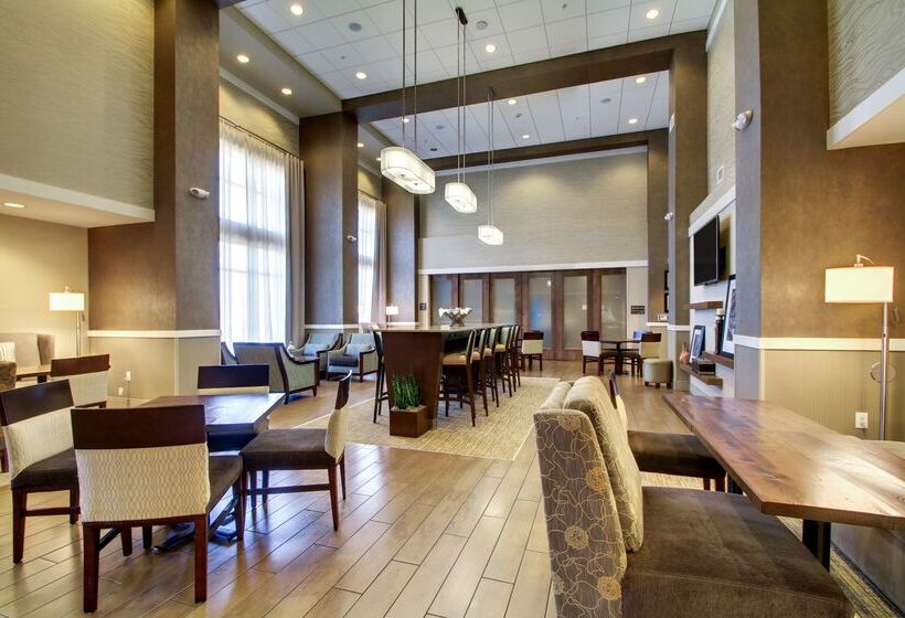 هتل Hampton Inn & Suites Milwaukee West